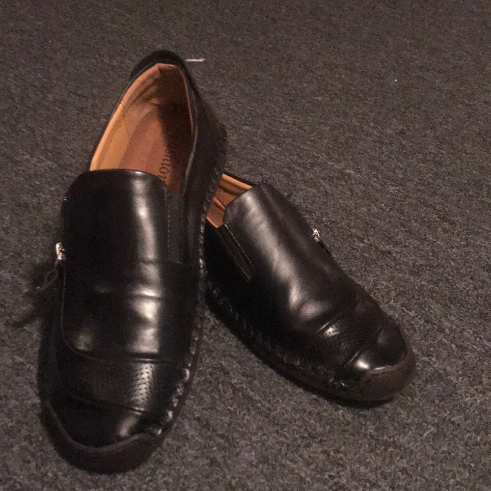 Non slip men’s loafers.